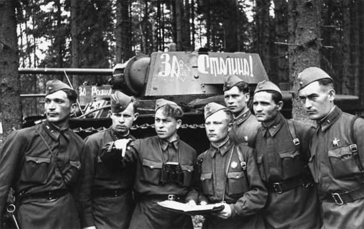 Sovětští vojáci 145. tankové brigády. Sovětští vojáci 145. tankové brigády.