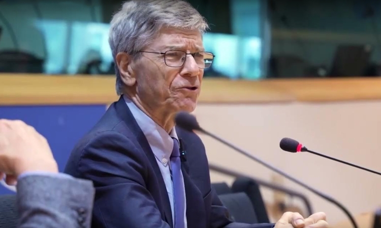 VIDEO: Geopolitika míru - Jeffrey Sachs v Evropském parlamentu